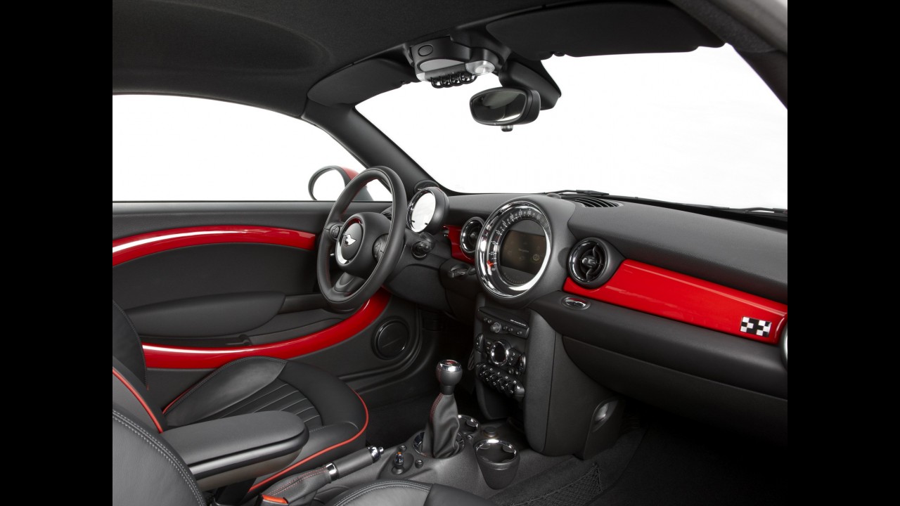 Mini Coupé John Cooper Works chega oficialmente ao Brasil custando a partir de R$ 149.950