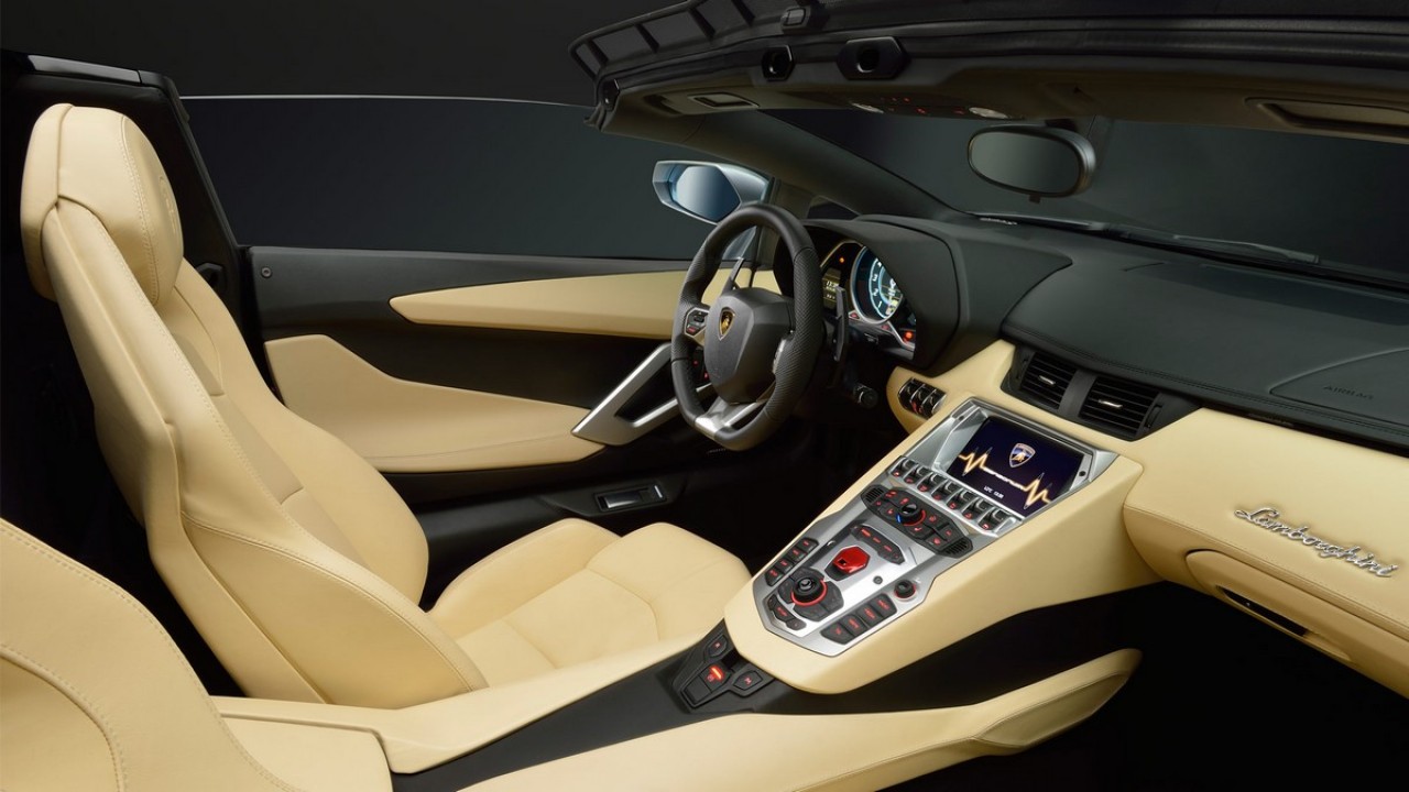 Lamborghini revela oficialmente o Aventador LP700-4 Roadster - Veja a galeria de fotos
