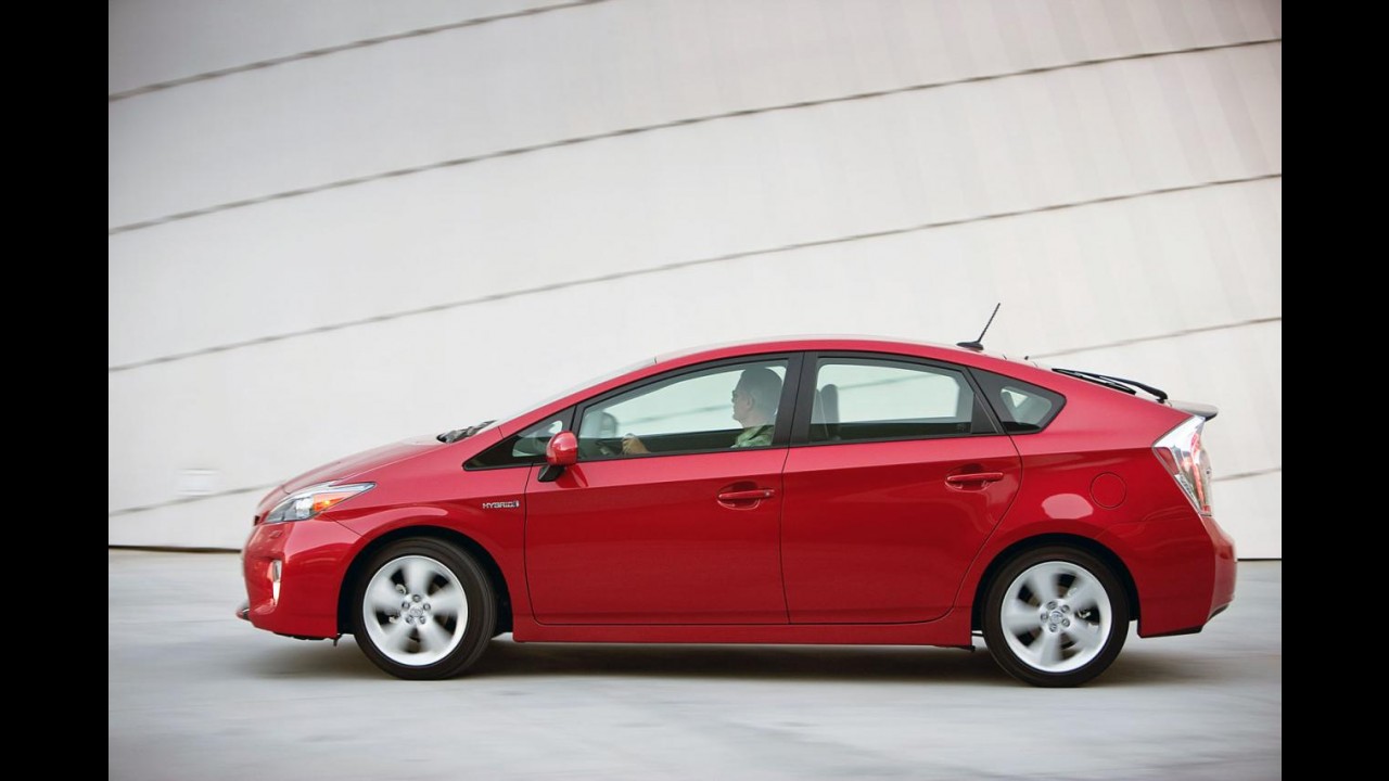 Toyota promove pequenas mudanças visuais na linha 2012 do Prius nos Estados Unidos