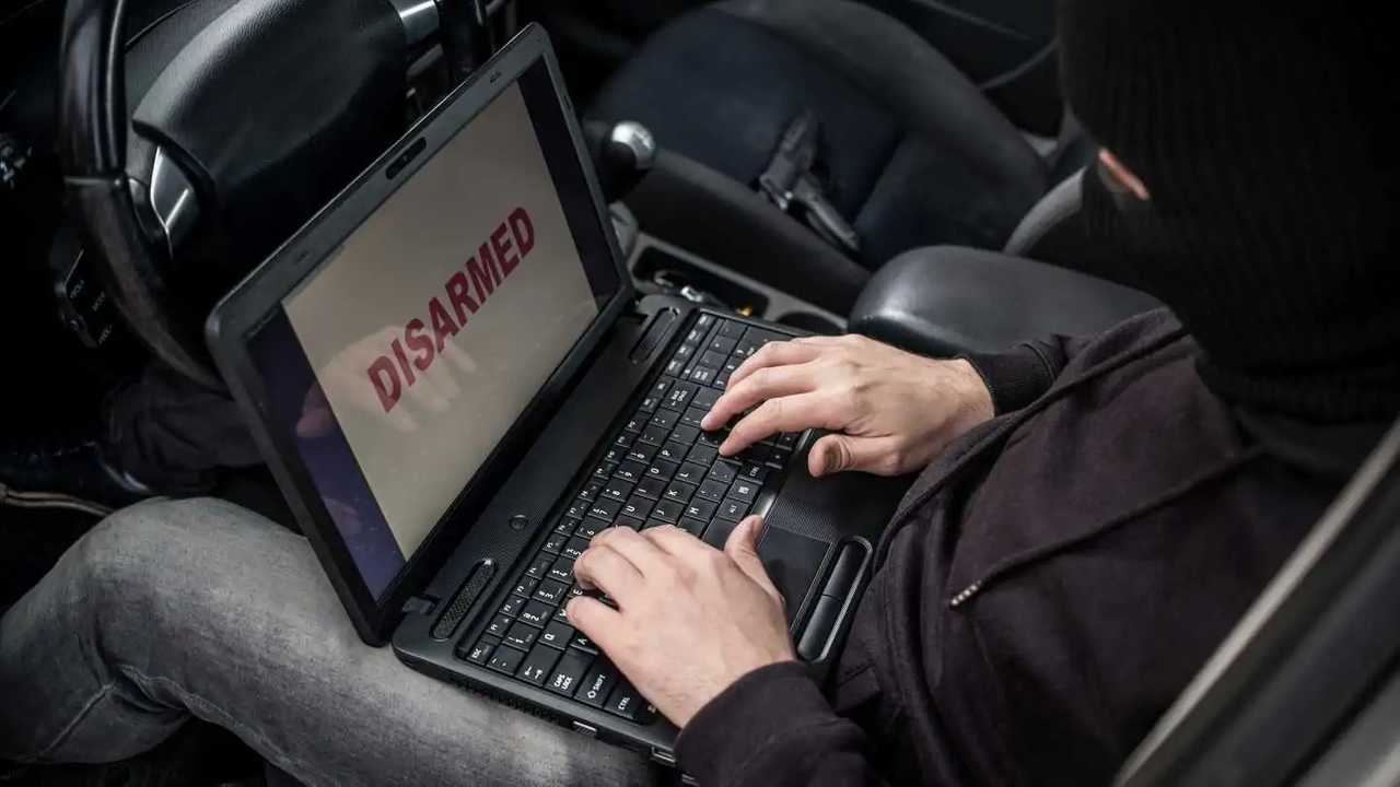 Thief tries to disarm car security systems and immobiliser with laptop computer