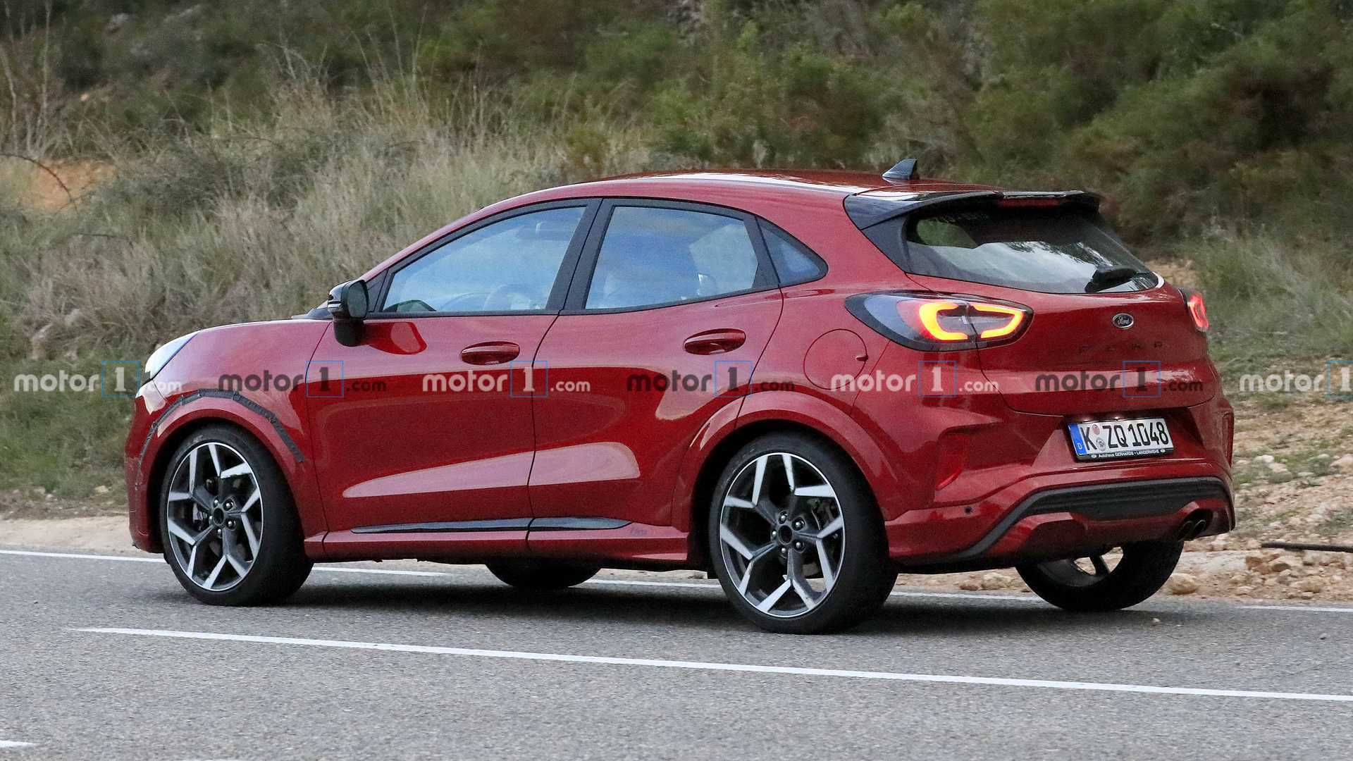 ford-puma-st-no-camouflage-spy-shots.jpg