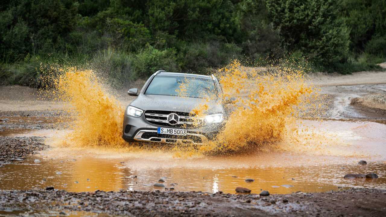 Auto ibrida plug-in, come si guida in offroad