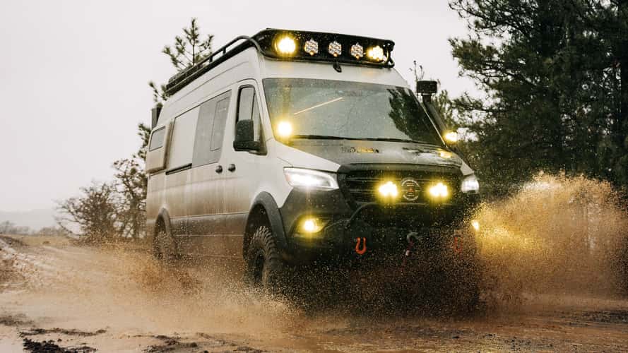 Benchmark Vehicles AWOL lo Sprinter Camper da 500mila dollari