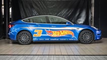 Tesla Model 3 Hot Wheels en escala 1:1