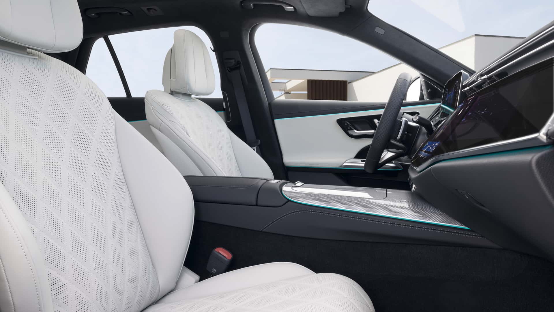 https://cdn.motor1.com/images/mgl/XB0eMk/s1/2024-mercedes-e-class-estate.jpg