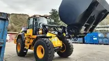 foto Pala gommata JCB 427 HT nei servizi integrati Te.Am. a Teramo