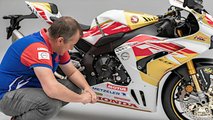 Honda CBR1000RR-R SP Fireblade Limited Edition John McGuinness 100th TT Start Race Replica 1