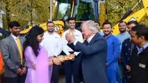 2_Lord Bamford joins in the Diwali celebrations today