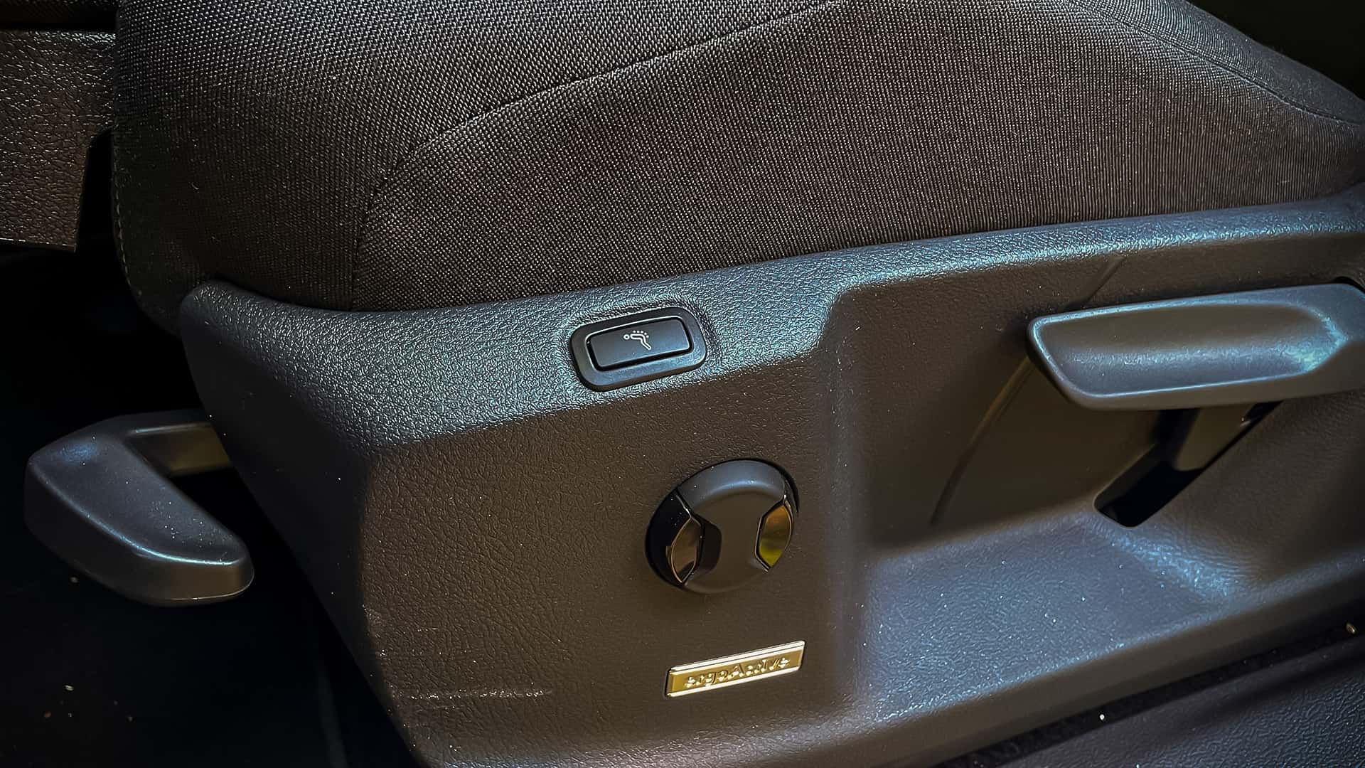 https://cdn.motor1.com/images/mgl/XB67g6/s1/vw-touran-2.0-tdi-highline-2024-im-test.jpg