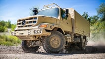 Mercedes Arocs und Zetros in Militär-Ausführung