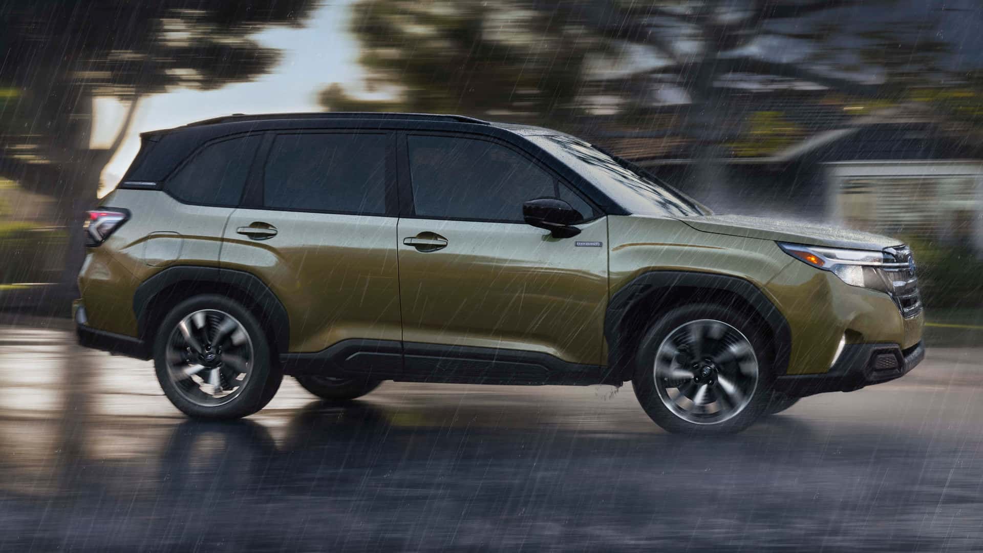 https://cdn.motor1.com/images/mgl/XB6pq2/s1/2025-subaru-forester-hybrid.jpg