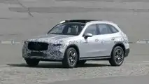 2023 Mercedes GLC mit minimalem Tarnfoto