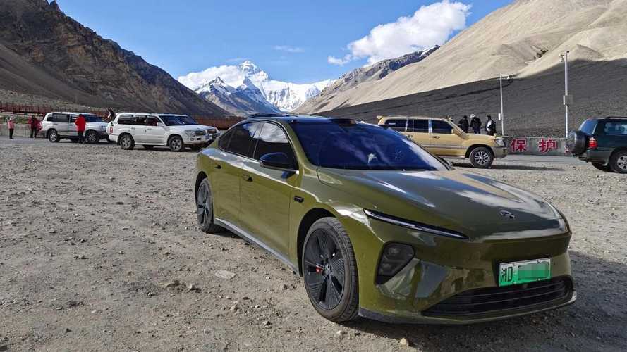 Владелец NIO ET7 решил покорить Эверест на своем электроседане