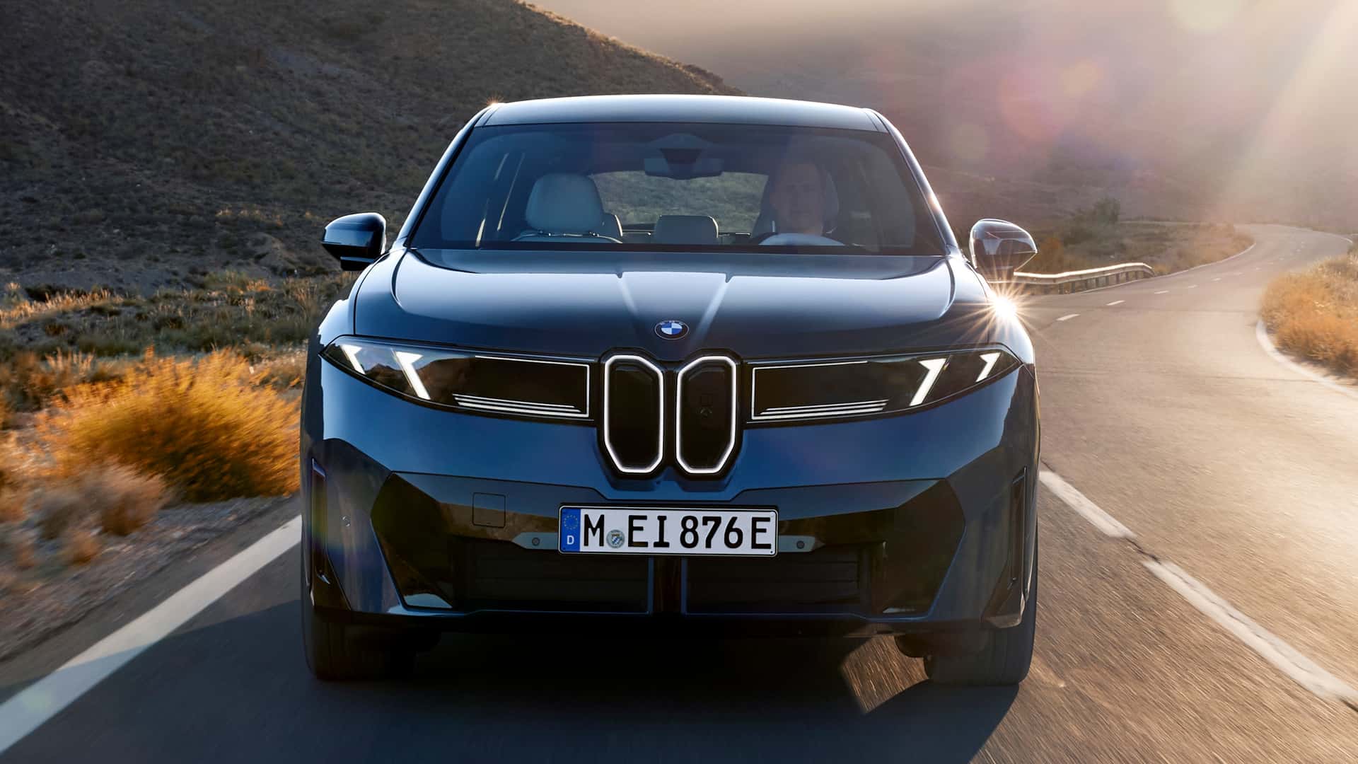 BMW-iX4-Erste-Bilder-vom-elektrischen-Coup-SUV