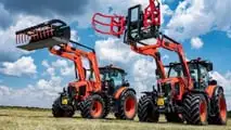 Kubota: trattore M 6-142 e aratro pentavomere in risaia