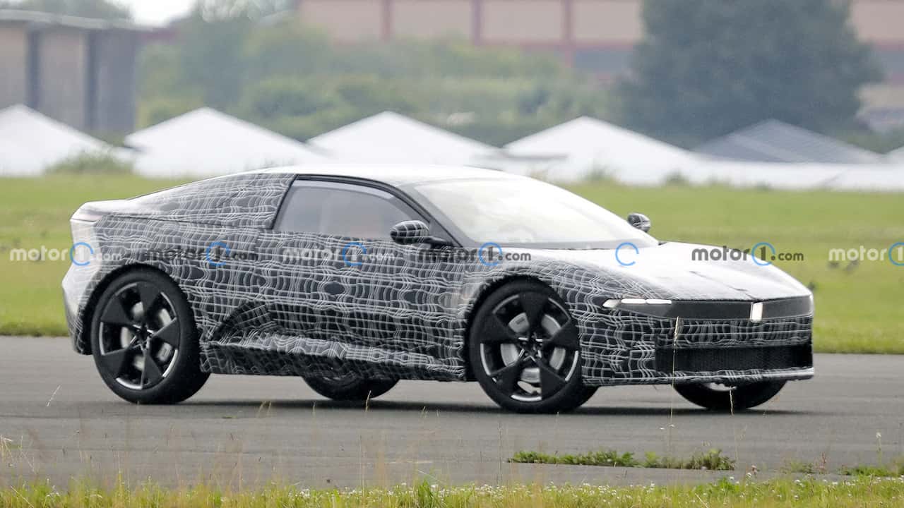 BMW Neue Klasse Coupé mit Radnabenmotoren von schräg vorne