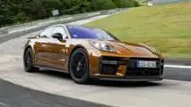 Il modello ibrido Porsche Panamera Turbo V-8 stabilisce un record al Nürburgring
