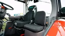 Kubota: trattore M 6-142 e aratro pentavomere in risaia