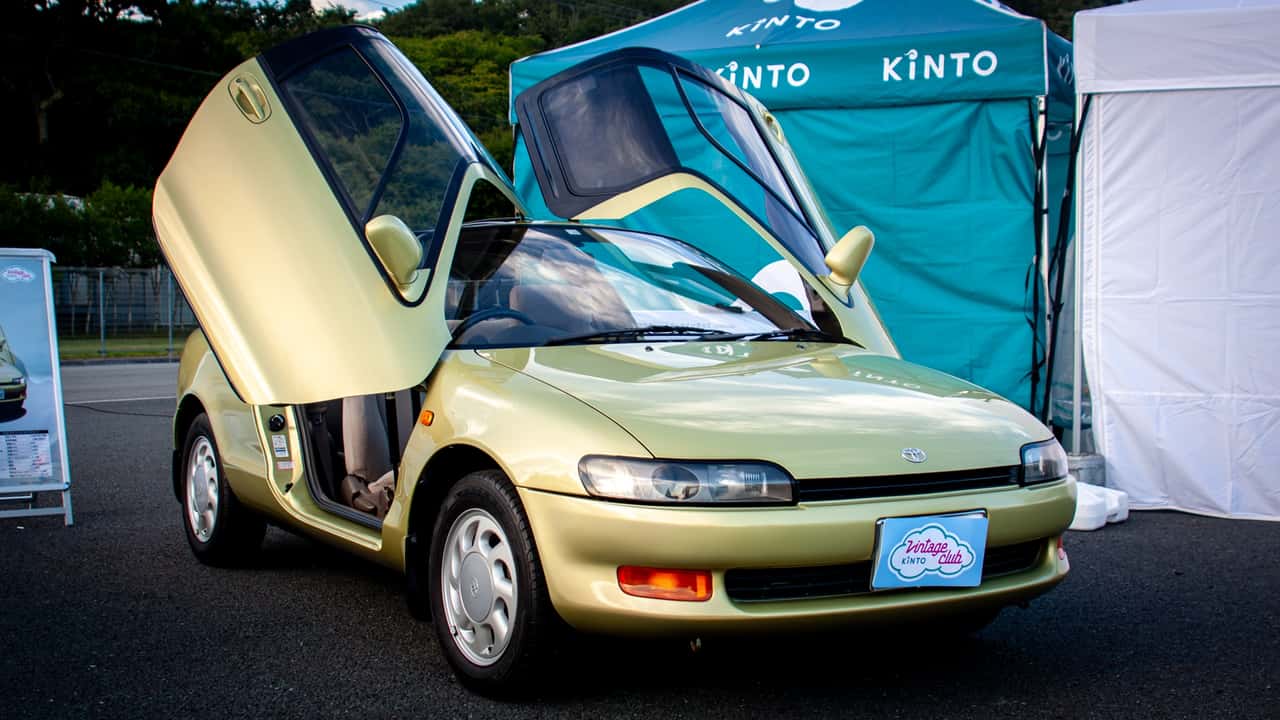 Toyota udostępnia w wynajmie swoje nietypowe coupé z drzwiami typu gullwing