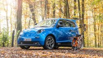 e.Go Life mit Rollstuhl im Wald