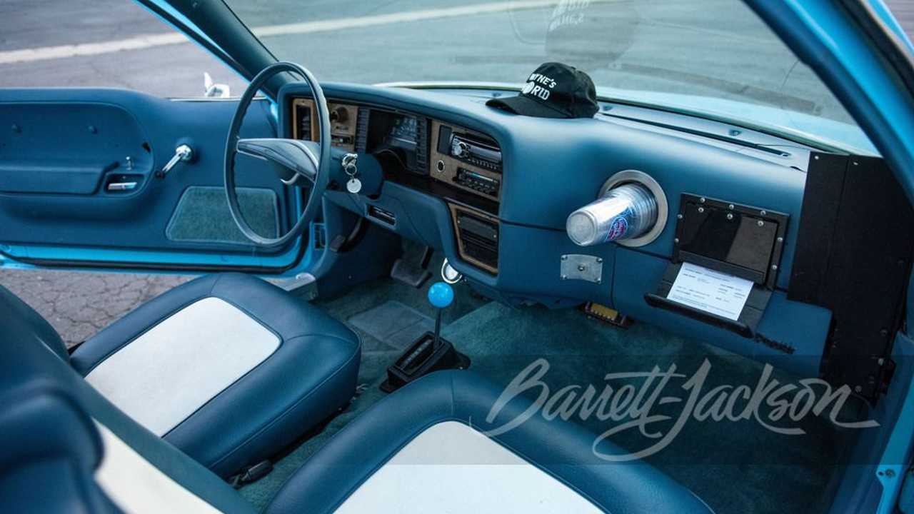 1976 AMC Pacer vendesi (indoor)