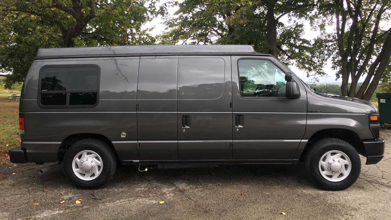 Ford E-150 autocaravana con techo elevable en venta