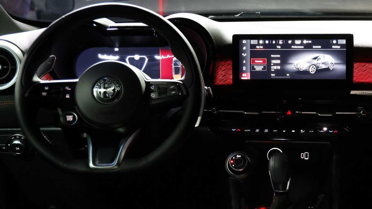 Alfa Romeo Tonale interni
