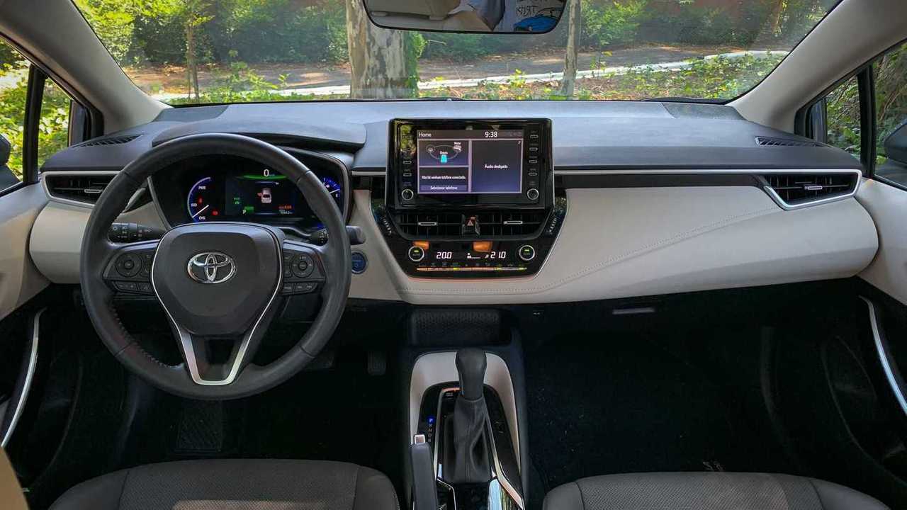 Toyota Corolla Altis Hybrid Premium