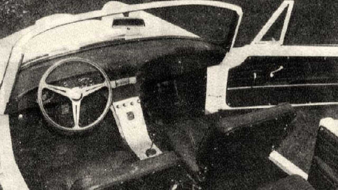 Moldex MB - alavanca de câmbio no assoalho, console e volante esportivo