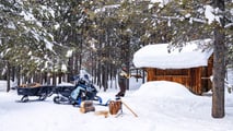 2026-sno-650-voyageur-adventure-ultimate-155-hemlock-blue-black-velocity-image-lifestyle-TI07440