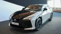 Lexus RZ 550e 2025 vista dal vivo
