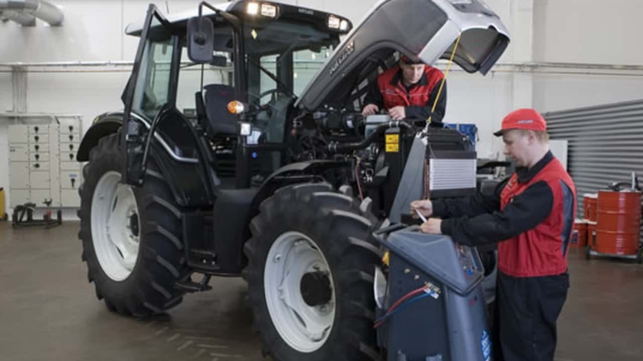 Decreto Milleproroghe 2025: slitta (ancora) la revisione trattori
