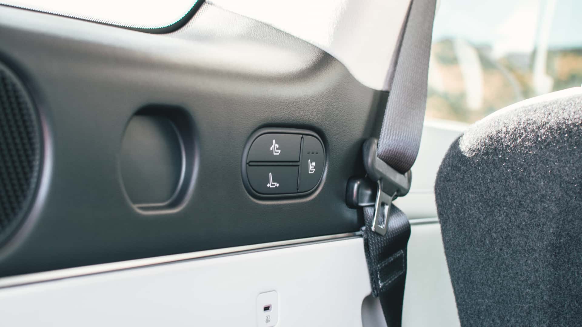 https://cdn.motor1.com/images/mgl/XBq8Vk/s1/2026-hyundai-palisade-review.jpg