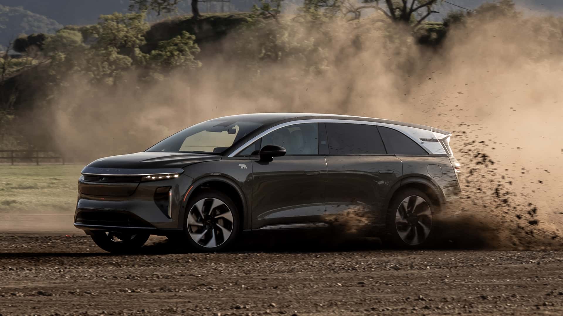 2025-lucid-gravity-grand-touring.jpg