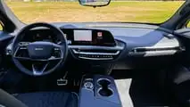 Primeira viagem do Cadillac Lyriq-V em 2026.