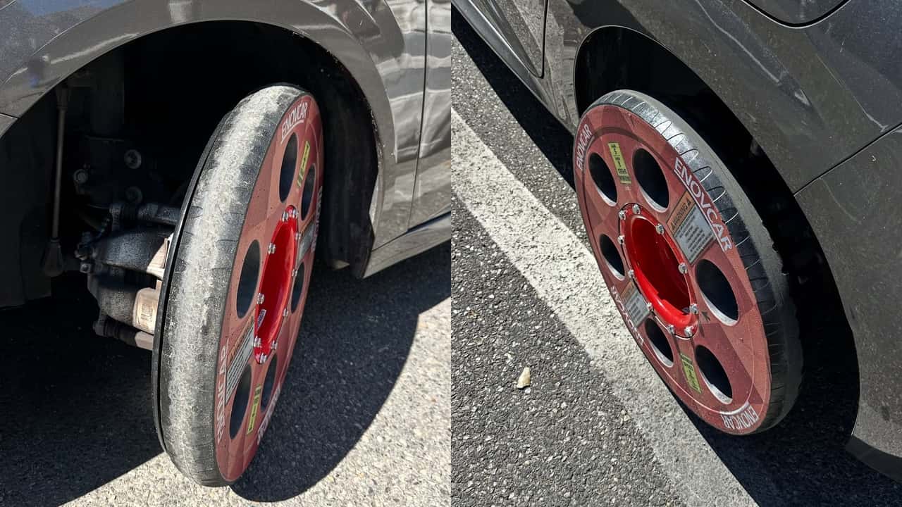 Peugeot 208 with universal wheels