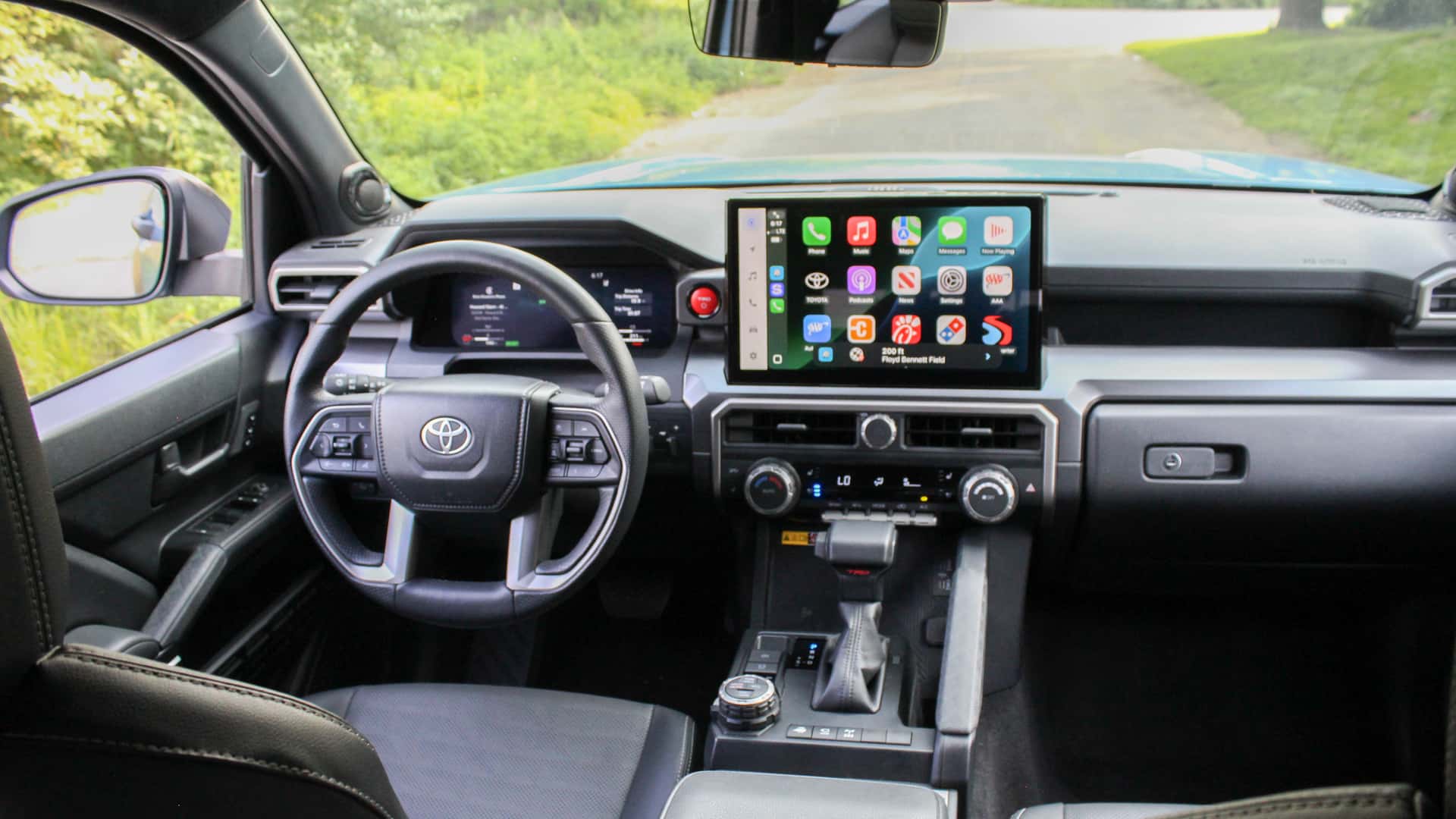 https://cdn.motor1.com/images/mgl/XBqlGl/s1/2025-toyota-4runner-trd-off-road-review-interior-5.jpg