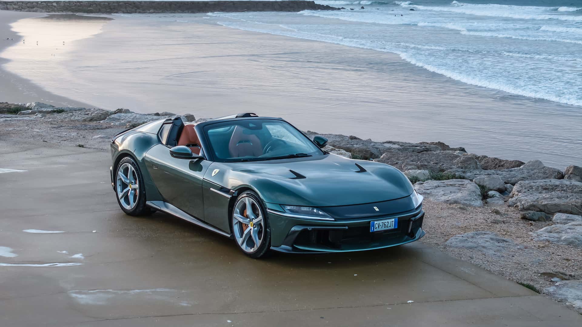 https://cdn.motor1.com/images/mgl/XBqooe/s1/2025-ferrari-12cilindri-spider-first-drive-review.jpg