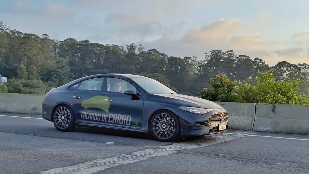 Flagra: Mercedes-Benz já testa nova geração do CLA no Brasil
