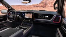 سيارة شيفروليه سيلفرادو 1500 ZR2 موديل 2027 من الداخل
