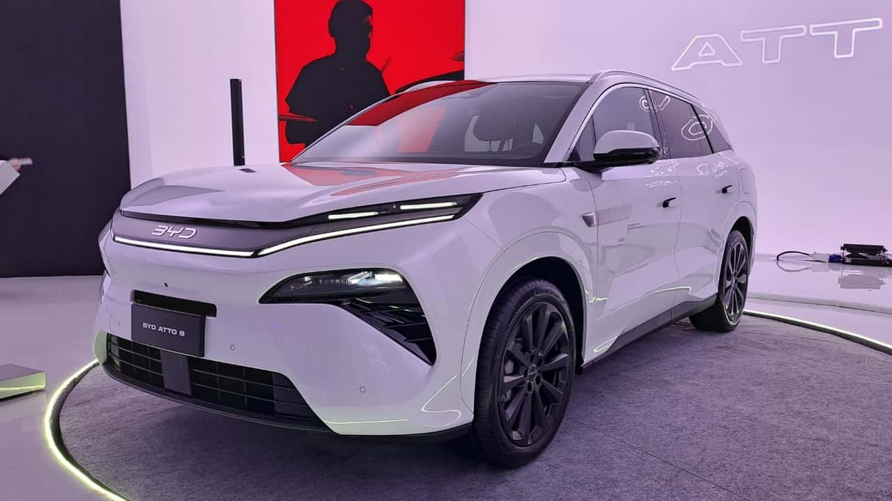 BYD lança o Atto 8 no Brasil com 488 cv; veja o preço