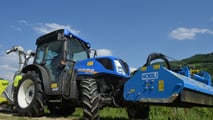 Né le pendenze né gli attrezzi combinati fermano il New Holland T4.110F SuperSteer: potenza, idraulica generosa e BlueCab 4 per i trattamenti