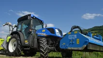 Né le pendenze né gli attrezzi combinati fermano il New Holland T4.110F SuperSteer: potenza, idraulica generosa e BlueCab 4 per i trattamenti