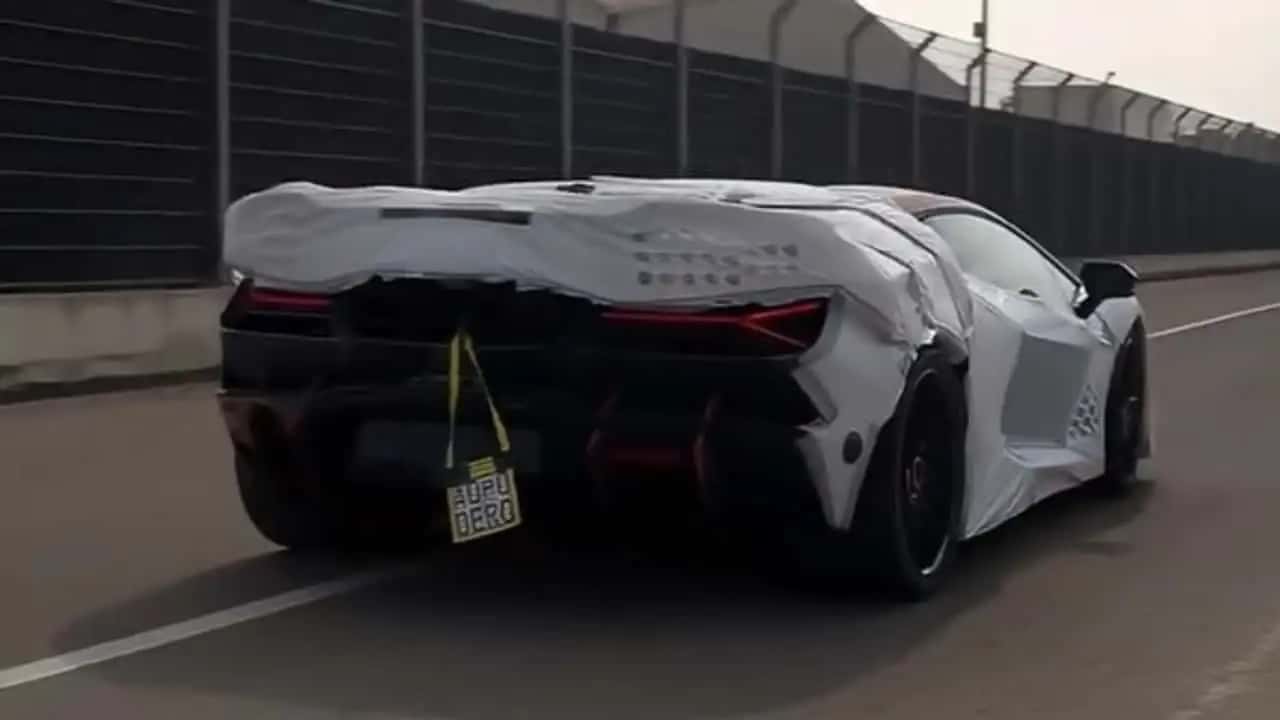 lamborghini-revuelto-sv-screenshot-from-spy-video