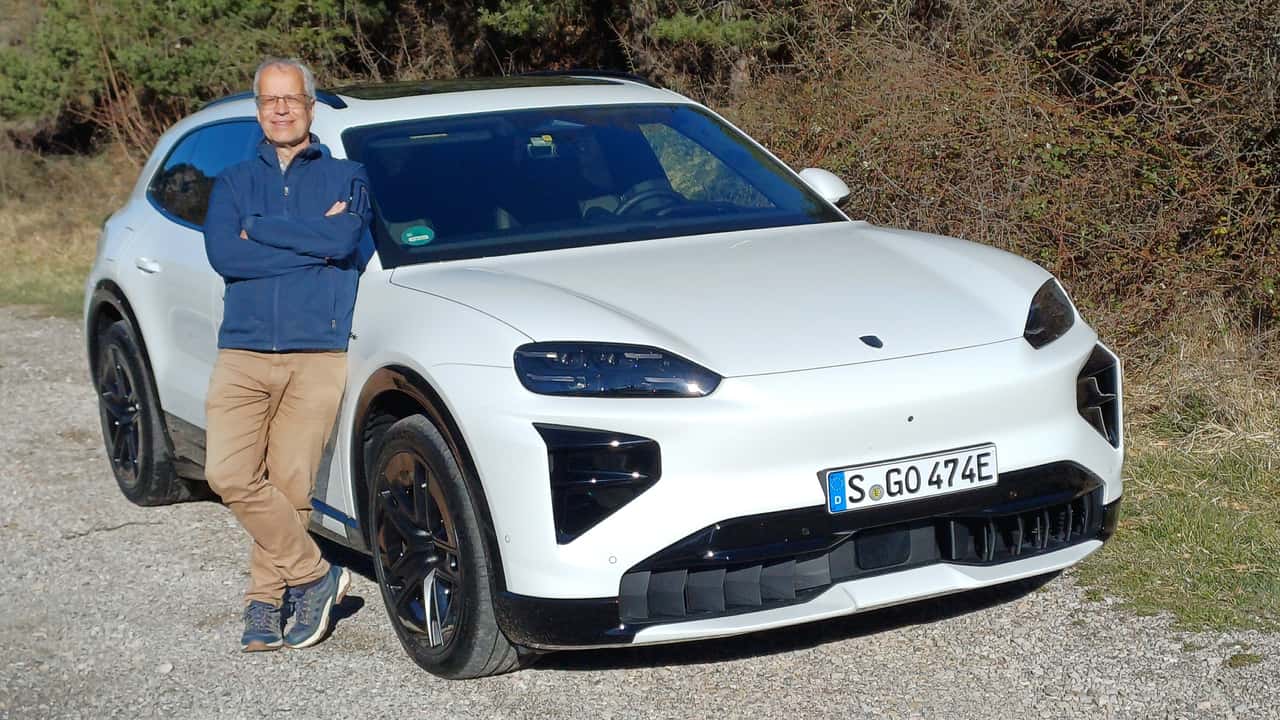 Porsche Cayenne Turbo Electric mit Autor Stefan Leichsenring