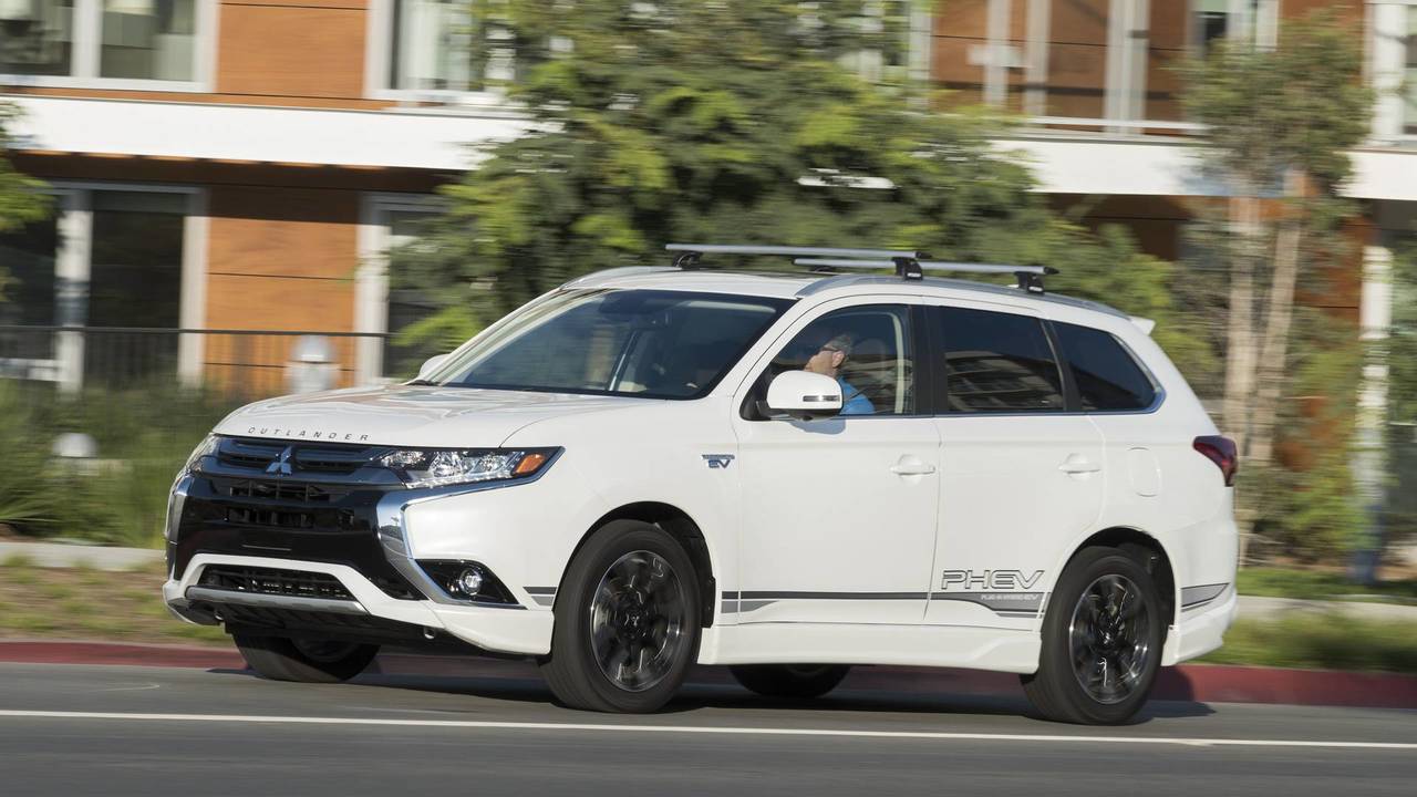 2018 Mitsubishi Outlander Phev First Drive Head Of The Cl One 2018 Mitsubishi Outlander Phev First Drive