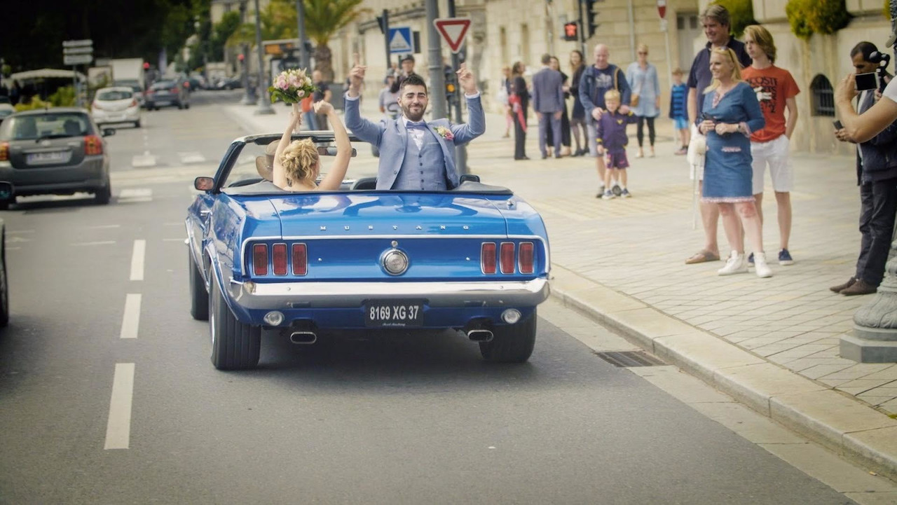 La Mustang et les mariés