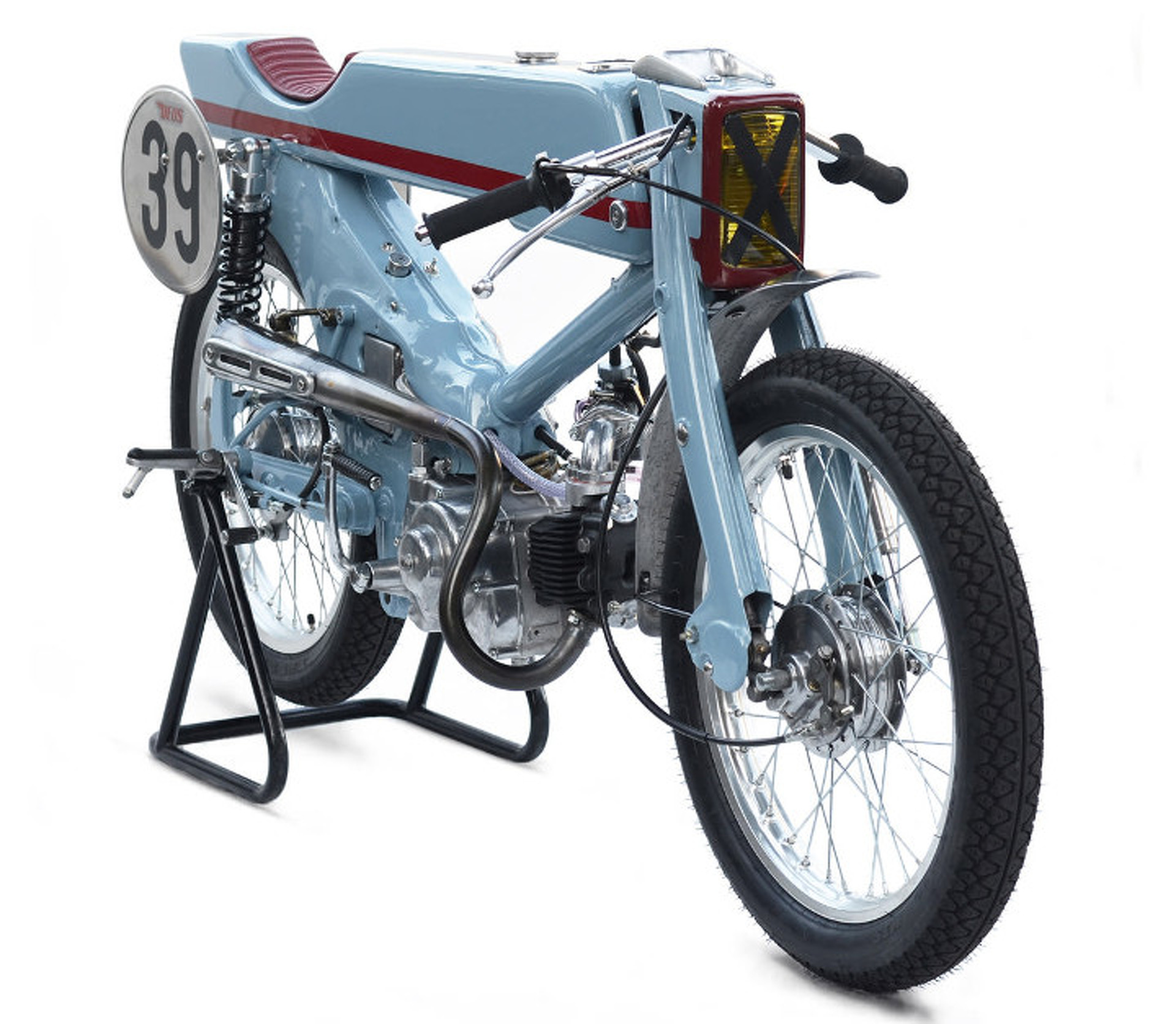 Japanese Tuner Turns Honda Super Cub into Vintage Racer
