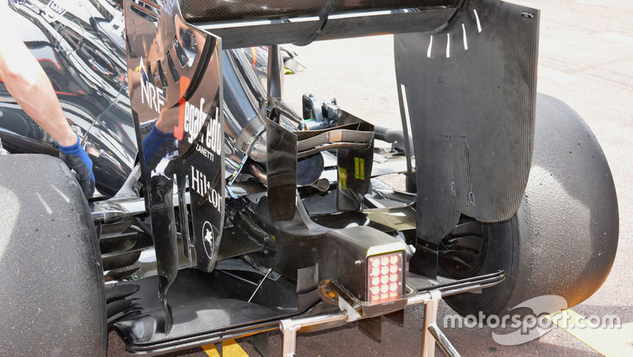 McLaren MP4-31 rear wing detail