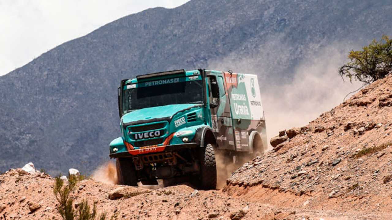 Dakar 2017, De Rooy insegue dal terzo posto